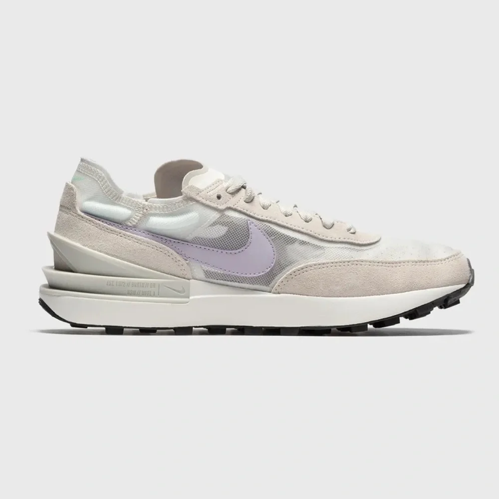 Women’s NIKE Waffle One sneakers- summit white/infinite lilac. Size 11 - Picture 2 of 12